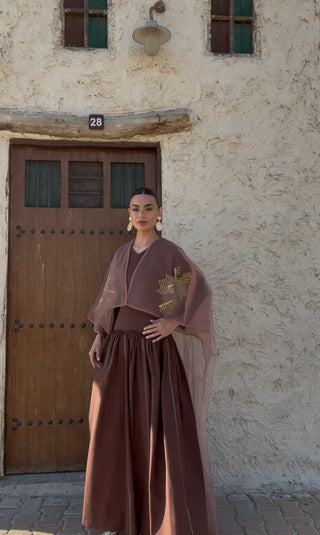 Elysia in Mocha Mousse