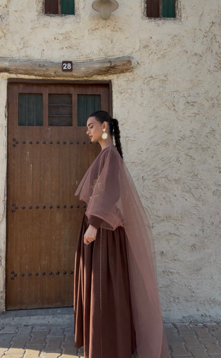 Elysia in Mocha Mousse