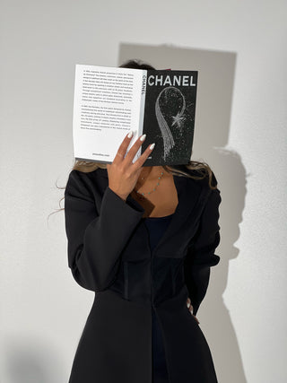 مشد السترة السوداء